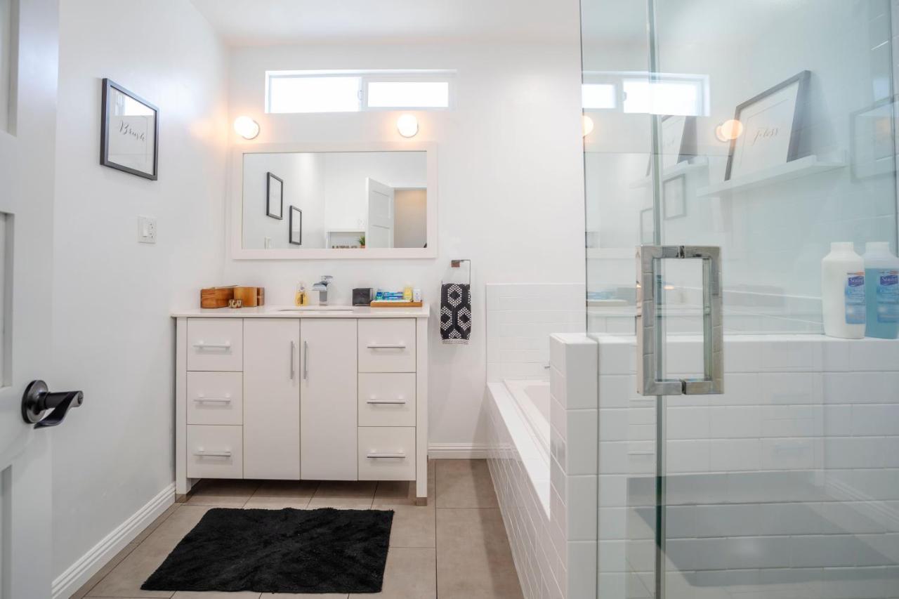 Enchanting Sherman Oaks Home With Pool Permit #Hsr Two One Zero Zero 2605 Los Angeles Bagian luar foto
